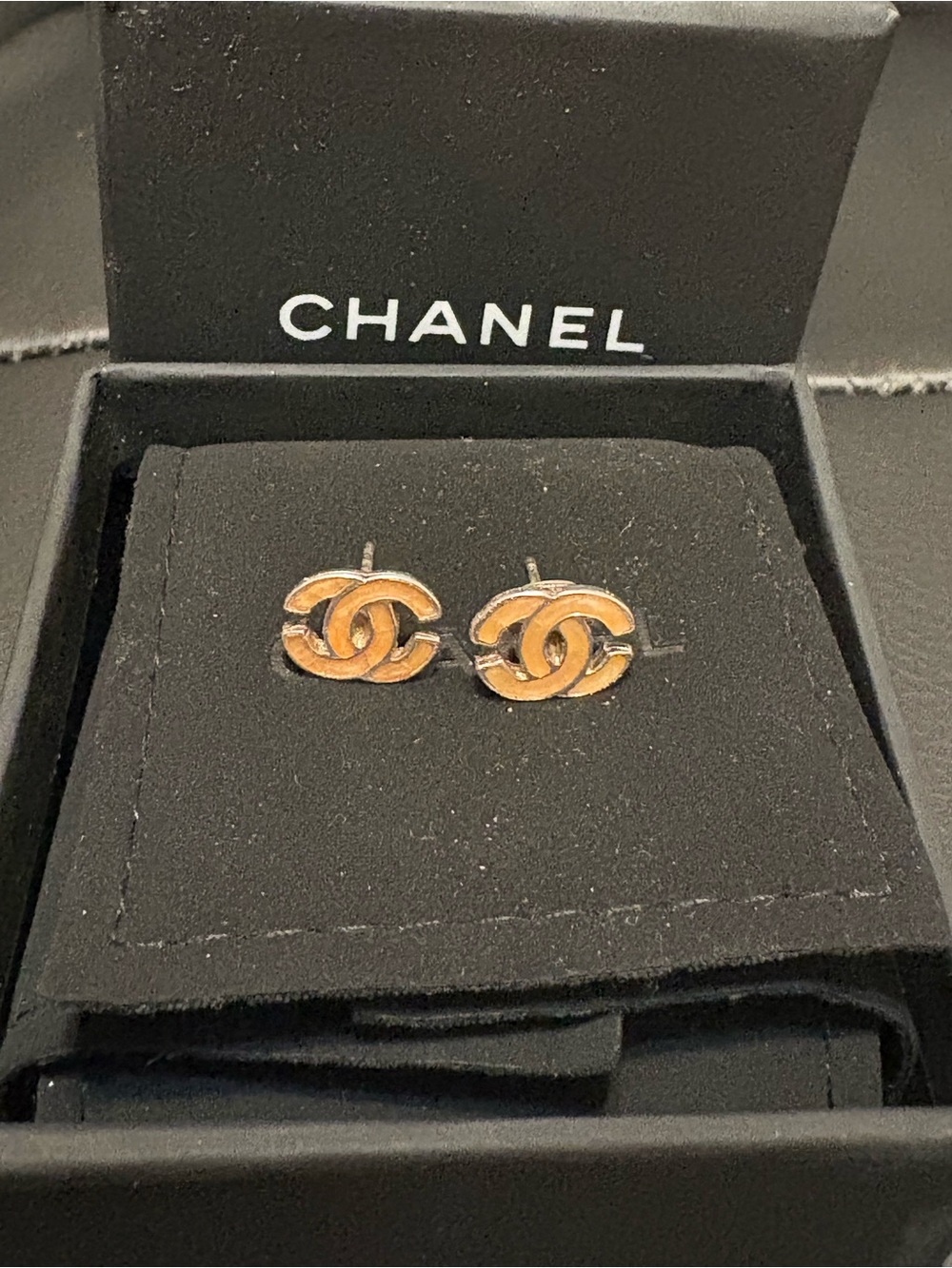 CHANEL enamel CC Stud Earrings pierced - Picture 2 of 7